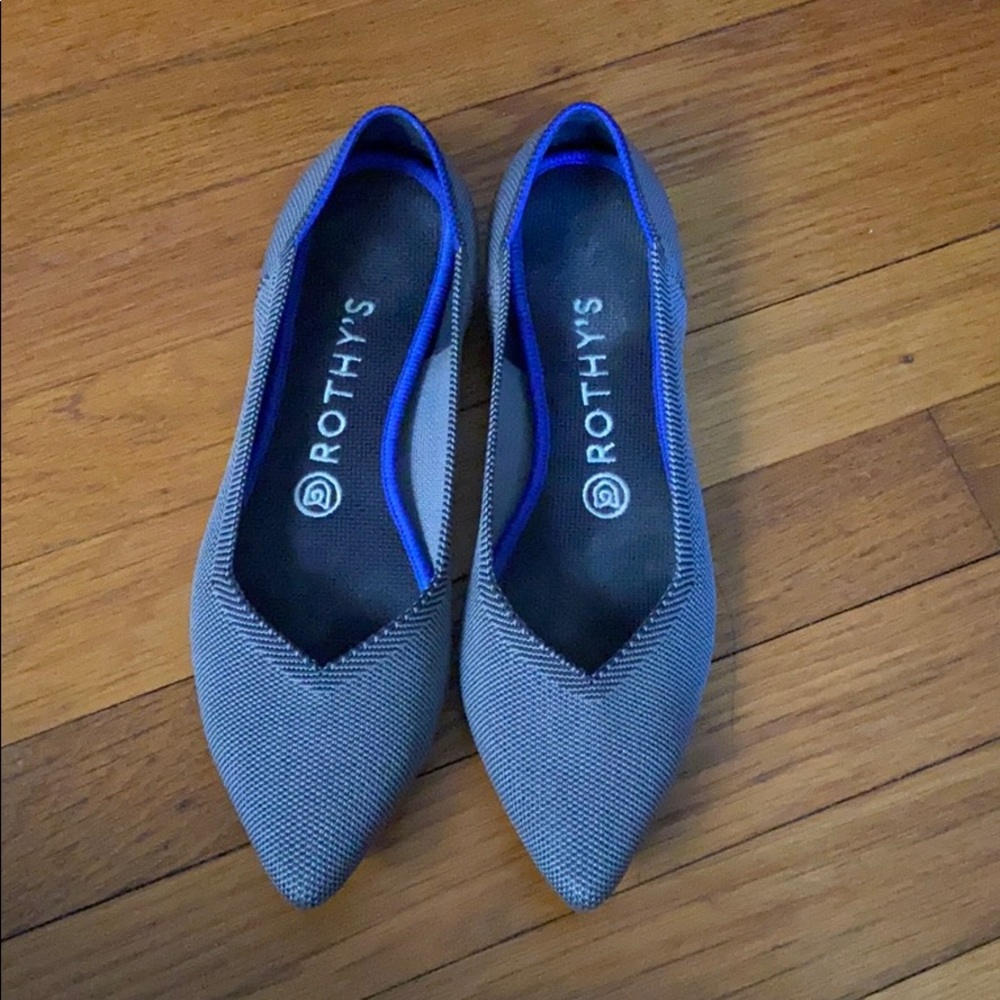 Rothys pointy toe shoes in grey